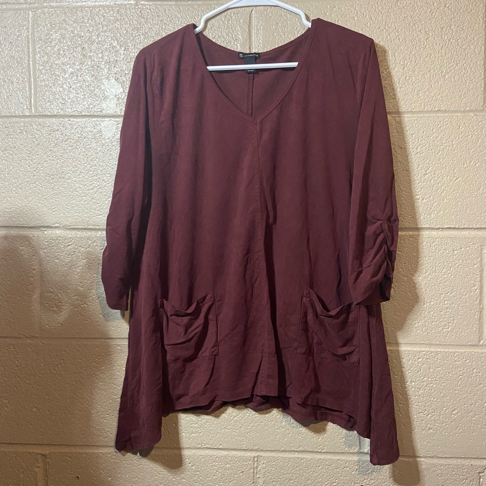 New directions maroon velvety top size large
